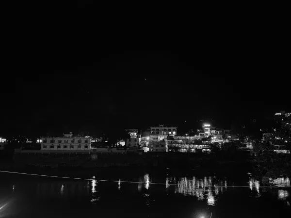 ganga ghat - luxman jhula